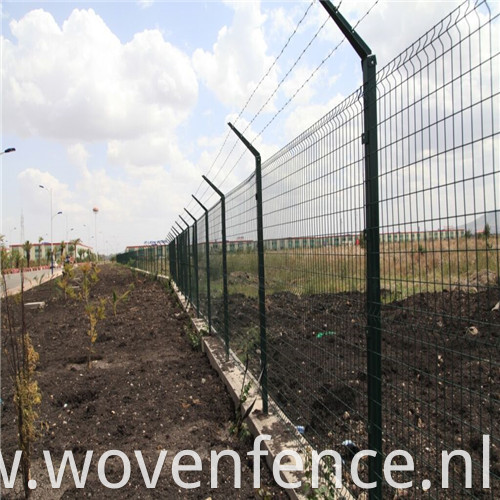 wire mesh fence